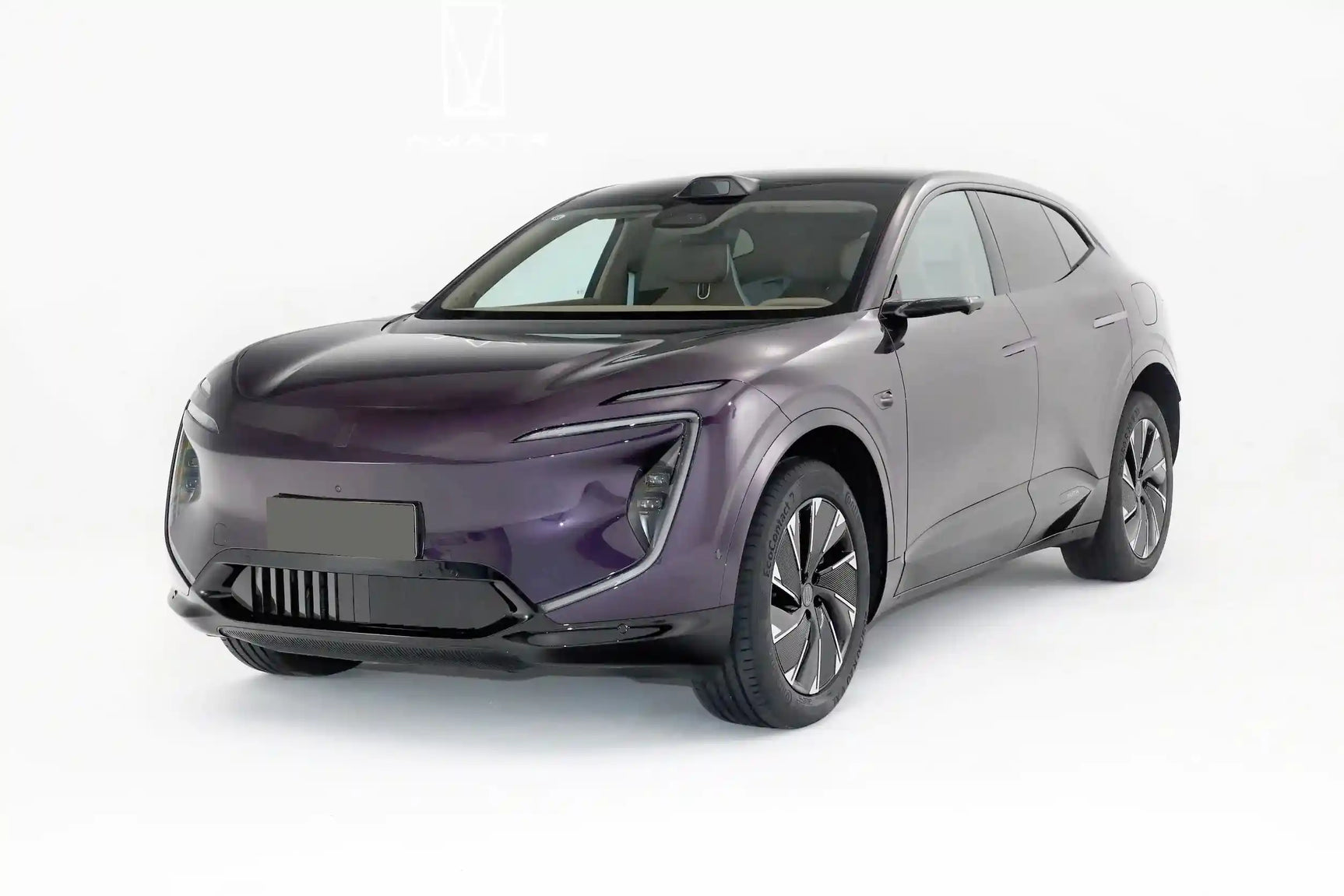 Страничен изглед на лилав Avatr 11, показващ аеродинамичния му силует, големите джанти и елегантната задна част.