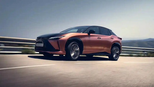 Електромбил Lexus RZ - В движение