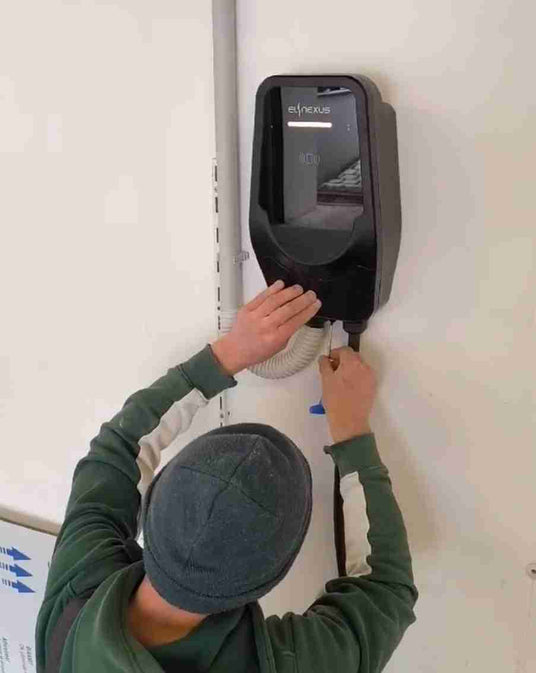 Техник закача зарядна станция - ELNexus