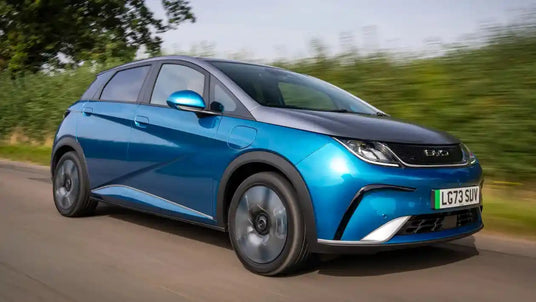 Китайски електромобил BYD Dolphin - в движение