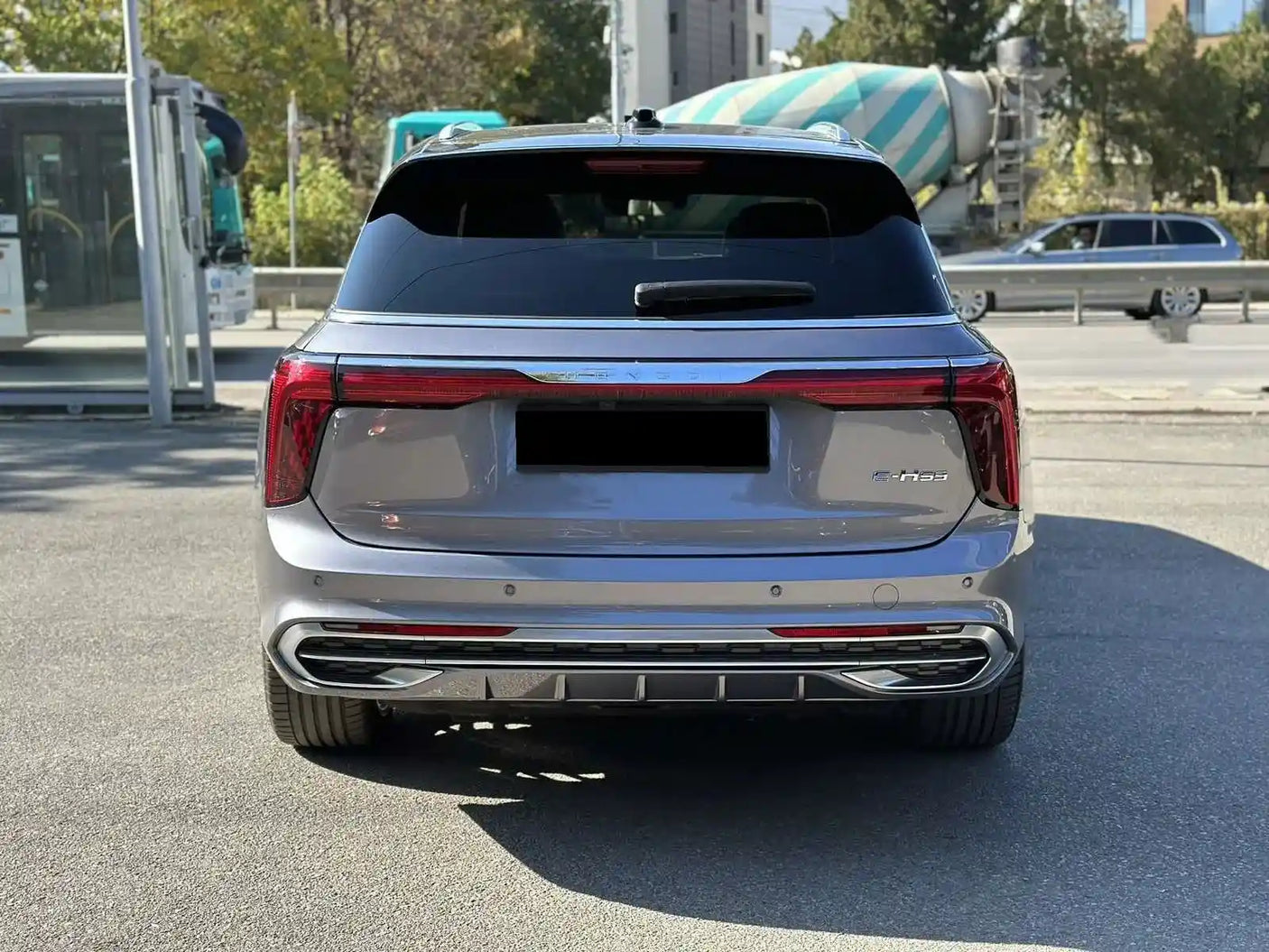 НОВ HongQi E-HS9 99kWh 2022 551 к.с. 450км. на зареждане, 13000 км. 6+1 места - отзад