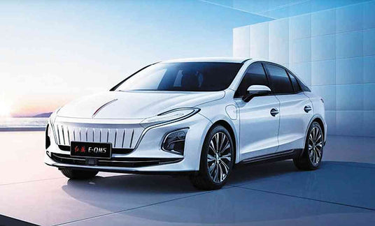 Електромобил Hongqi E-QM5 Plus - Фронтален изглед под ъгъл