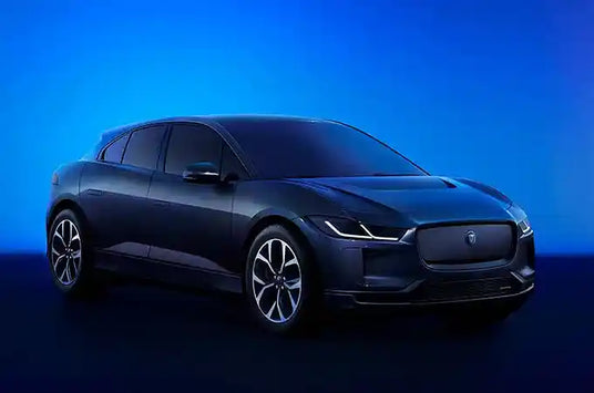 Електромобил Jaguar I-Pace - Фронтален изглед под ъгъл