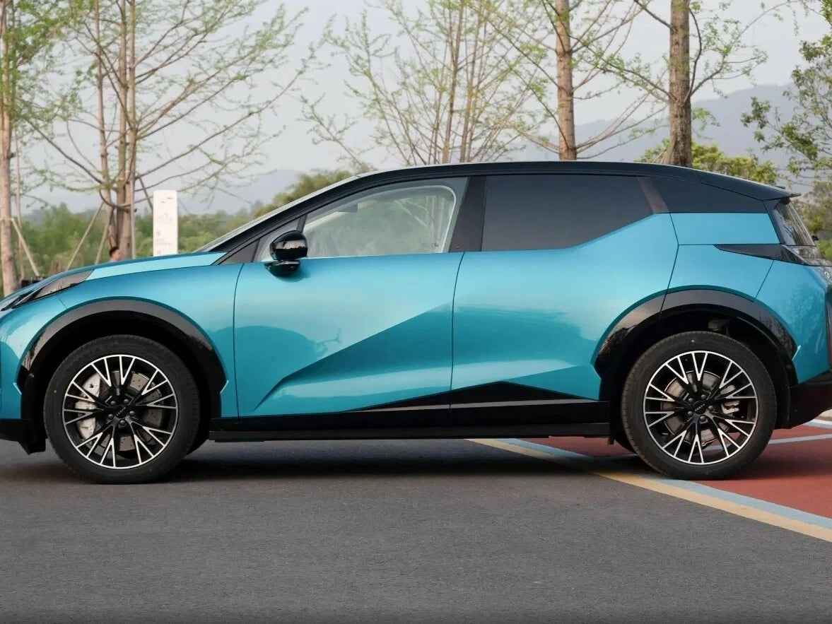 Син Zeekr X Performance 4WD 66 kW 422 к.с 4x4 отстрани - врати и алуминиеви джани