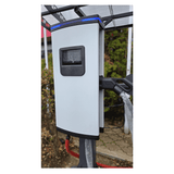 Инсталирана зарядна станция с дисплей, за бързо зареждане на електромобили 