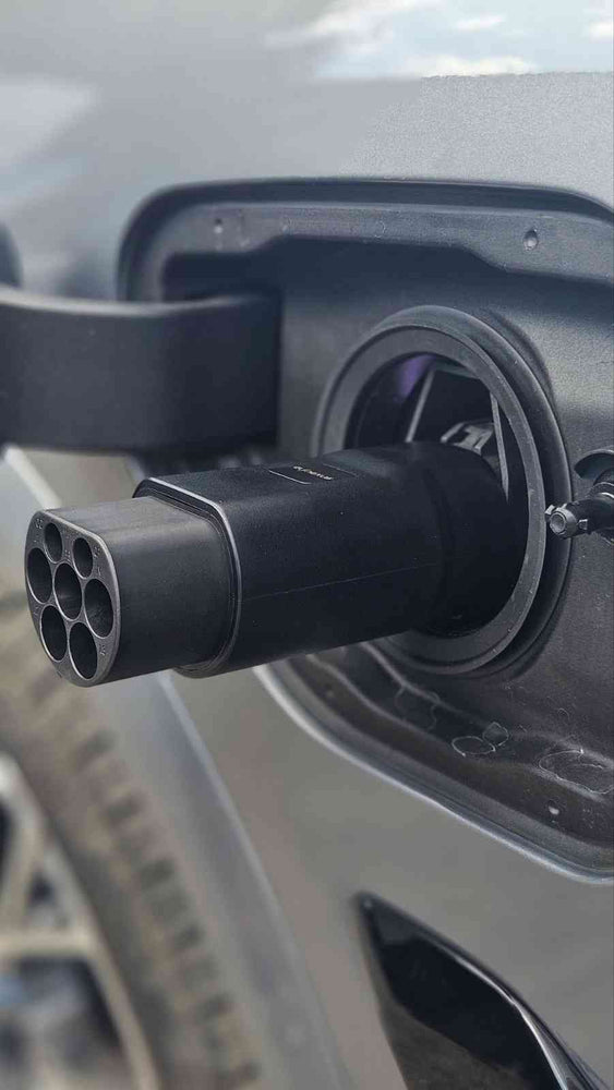 Преходник адаптер за зареждане на екетромобил с тип 1 към тип 2