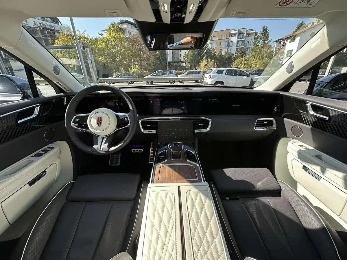 НОВ HongQi E-HS9 99kWh 2022 551 к.с. 450км. на зареждане, 13000 км. 6+1 места - интериор две седалки