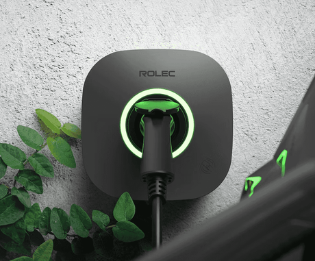 EVO 22kW трифазно зарядно с RFID и Wi-Fi. LED статус индикатор на EVO зарядната станция по време на зареждане